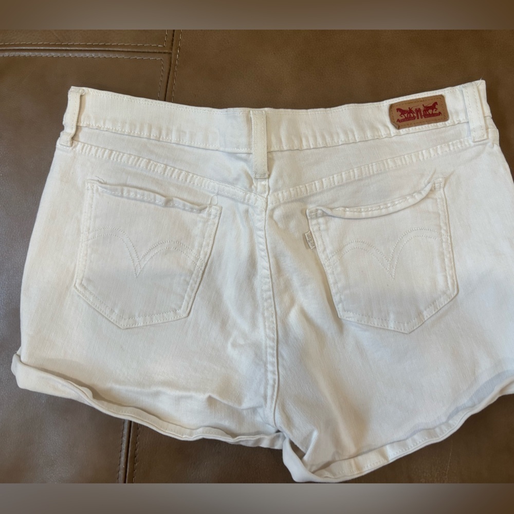 White Levi’s 3 inch wide leg classic minimalist Denim Shorts - Picture 4 of 5